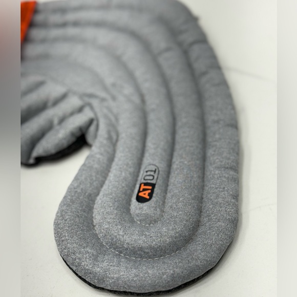 Sharper Image Heated Weighted Neck and Shoulder Wrap - Hot and Cold Comfort - Picture 4 of 13